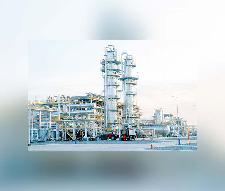 installation of equipment in the construction of the oil and gas complex